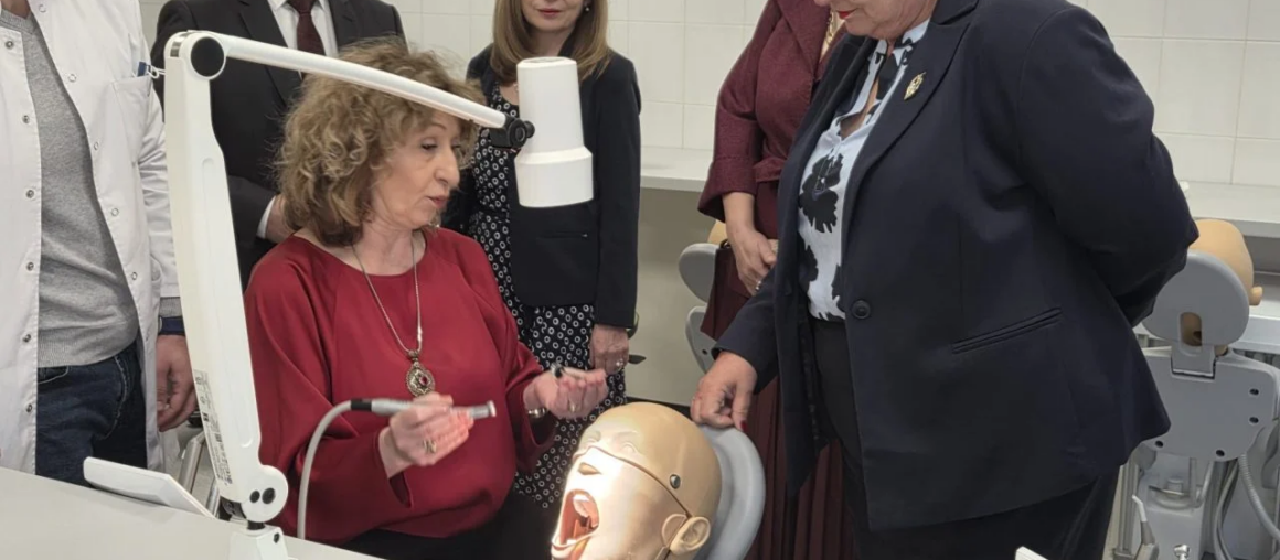 Студентите на Стоматолошкиот факултет при УКИМ добија нова лабораторија наменета за претклинички вежби